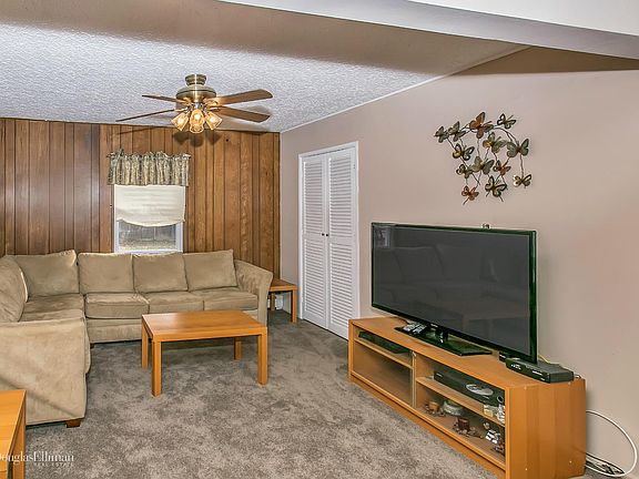 2nd image of 37 Peony Rd