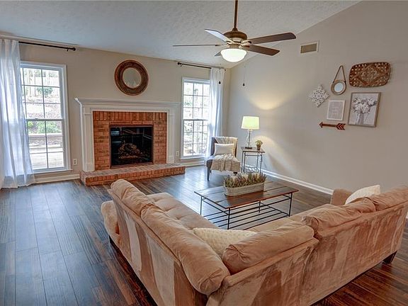 5th image of 4670 Hampton Square Dr