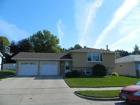 1413 N 23rd St, Bismarck, ND 58501