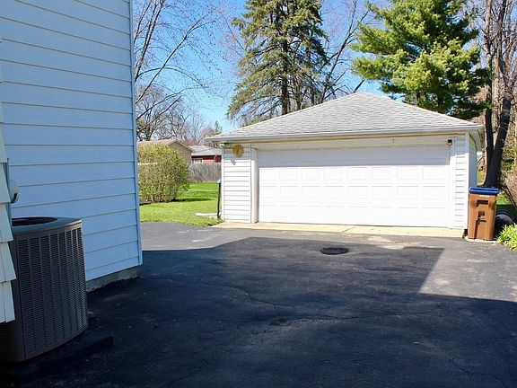 2nd image of 136 E Division St #B