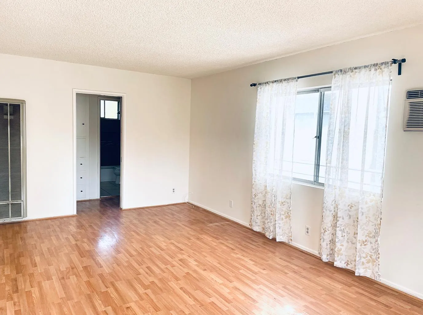 1 bed, 700 sqft, $2,195 — Photo 2