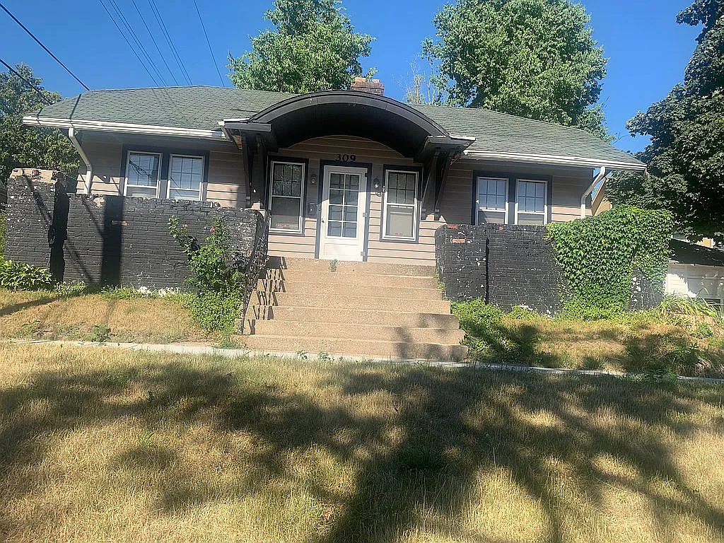 309 Churchill St photo 1