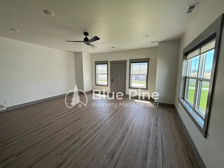 5133 Beach Dr #1 — Photo 6