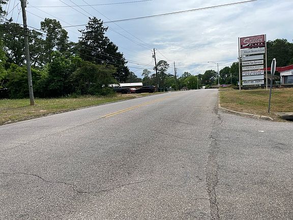 4th image of 2204 Deese Rd