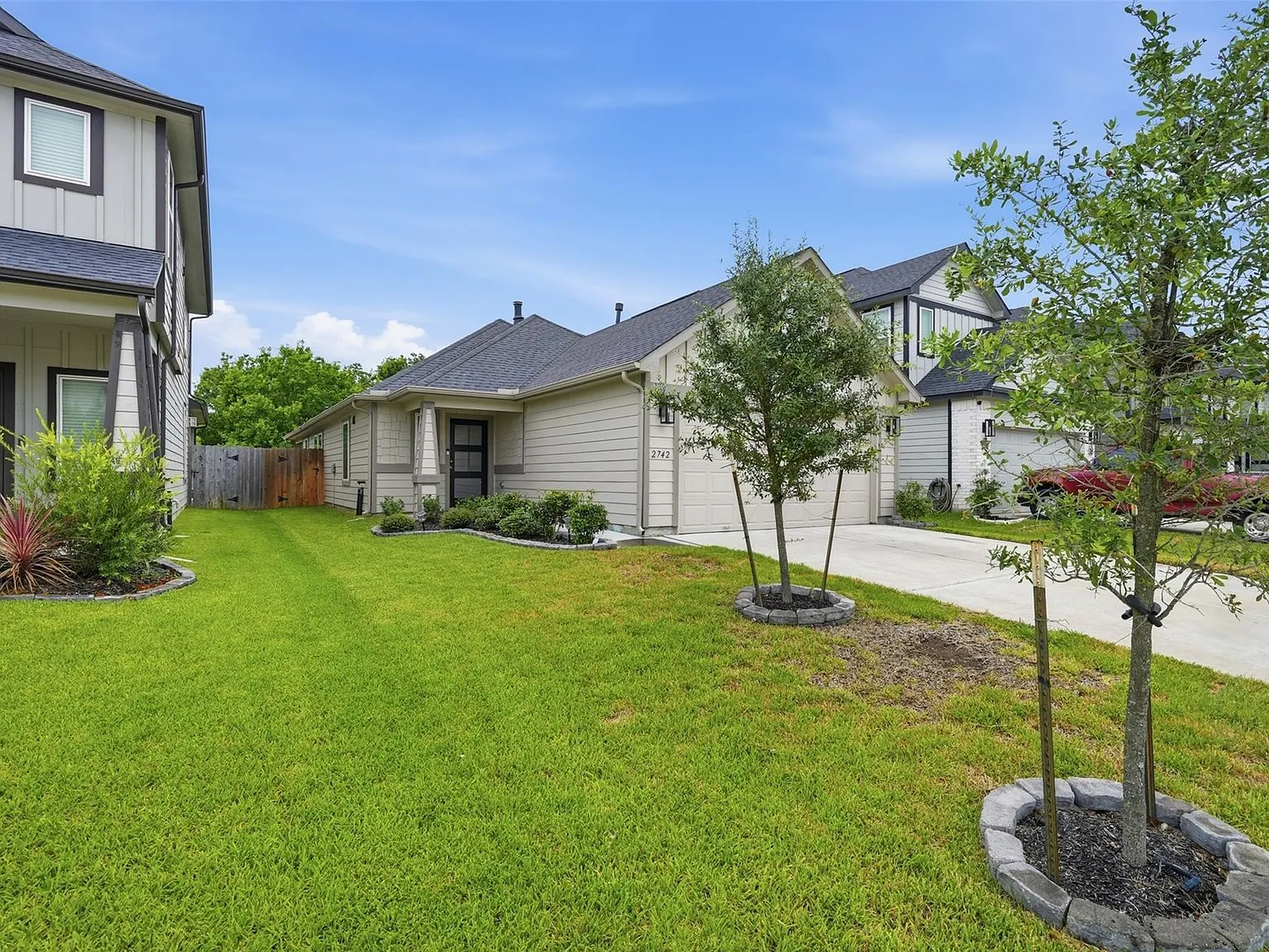 3 bed, 2.0 bath, 1426 sqft, $2,200 — Photo 3