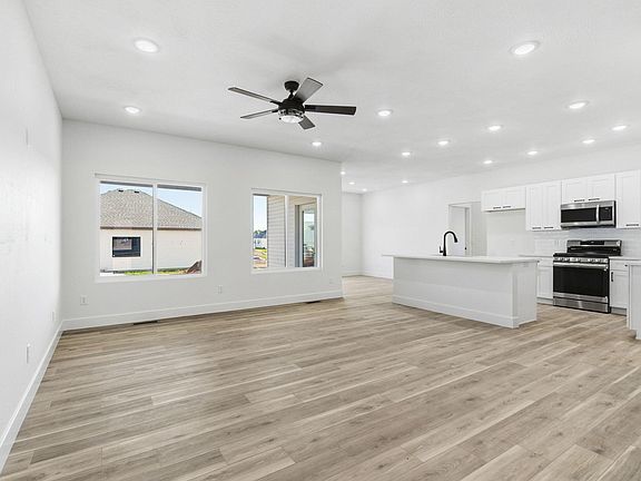 3rd image of 148 E Kelce Lane