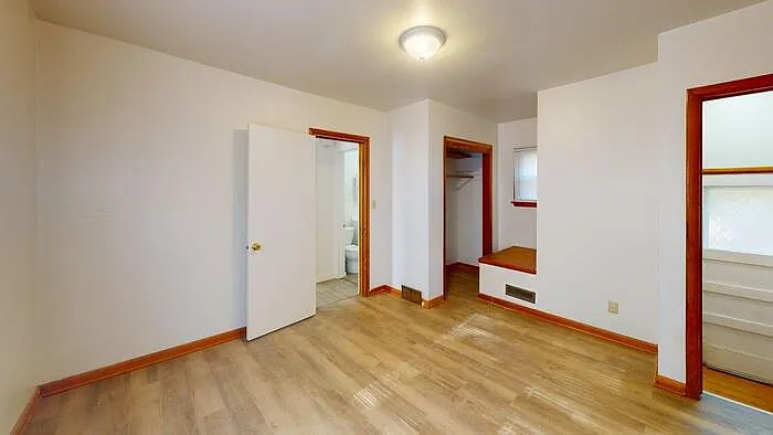 710 E Avenue F — Photo 14