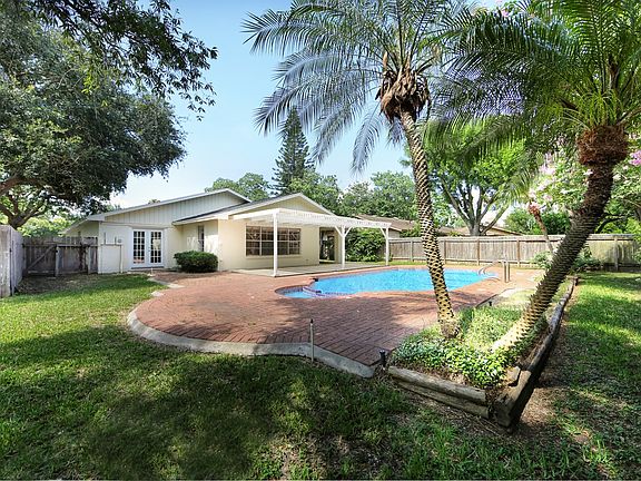 2nd image of 1802 Plantation Dr