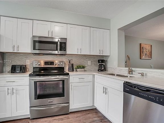5th image of 15 Deallyon Ave APT 65