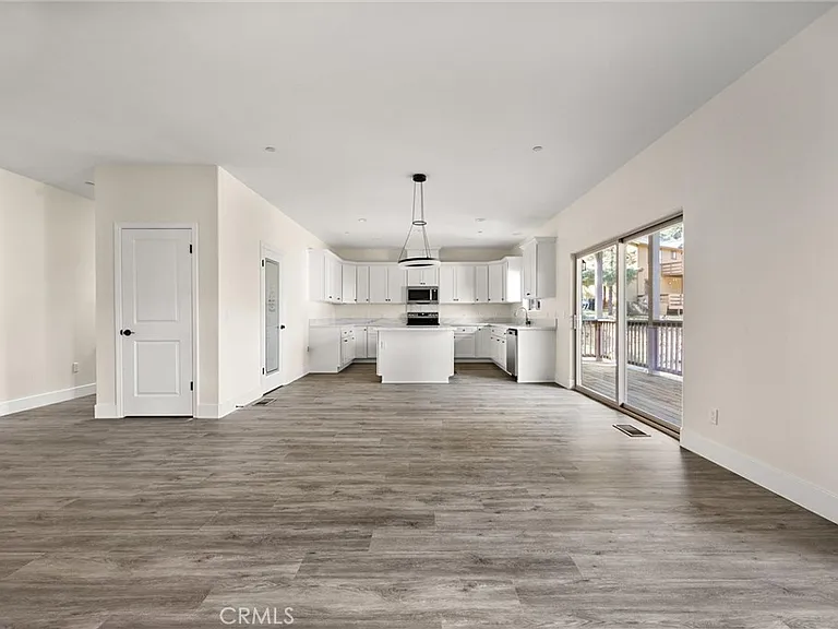 1813 Woodland Dr — Photo 8
