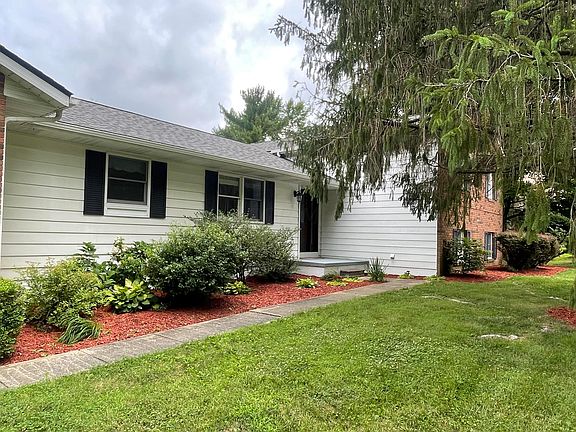 3rd image of 1735 Red Oak Dr NE