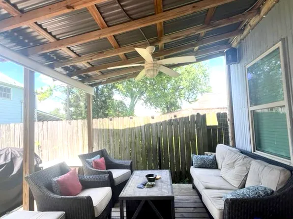 (undisclosed Address), Houston, TX 77009