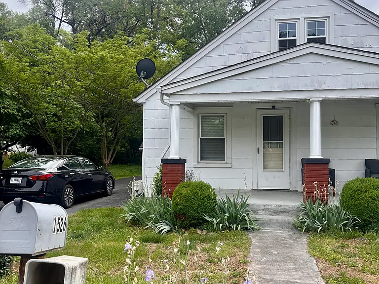 1526 20th St NE — Photo 2