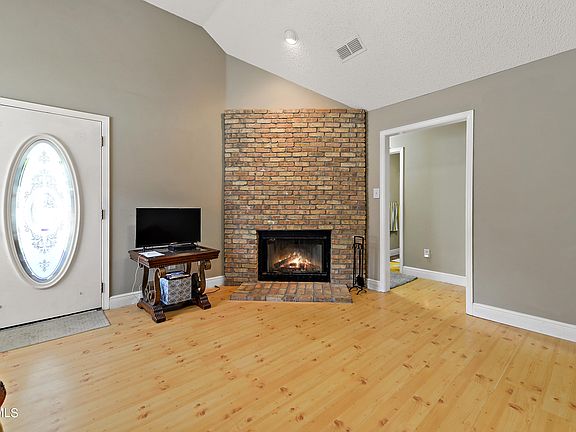 3rd image of 10224 Cottage Ct