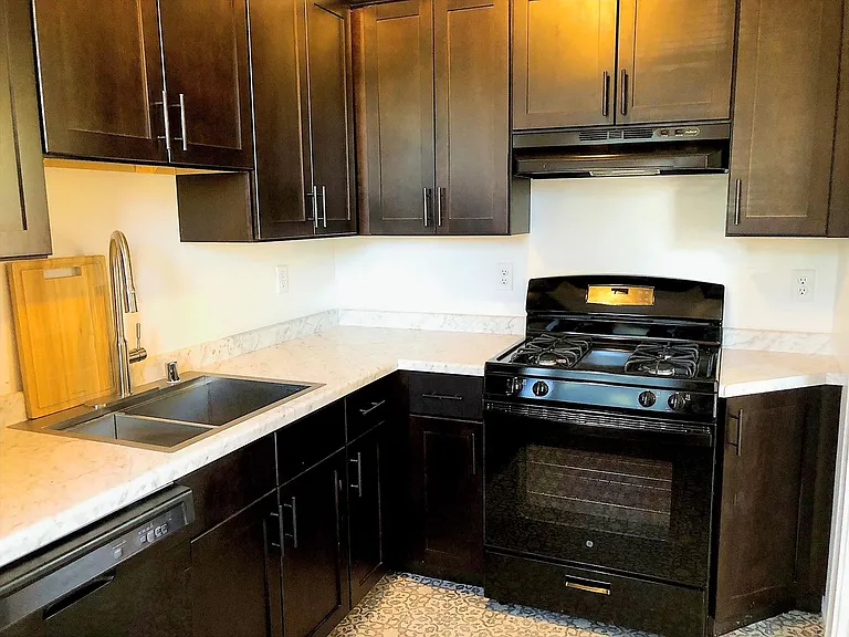 170 Summit Ave — Photo 32