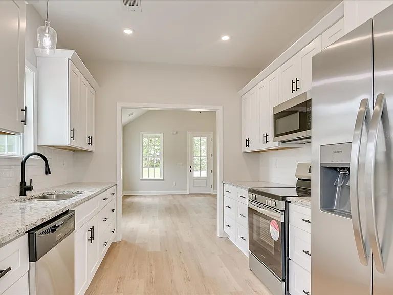 410 Williams St — Photo 12
