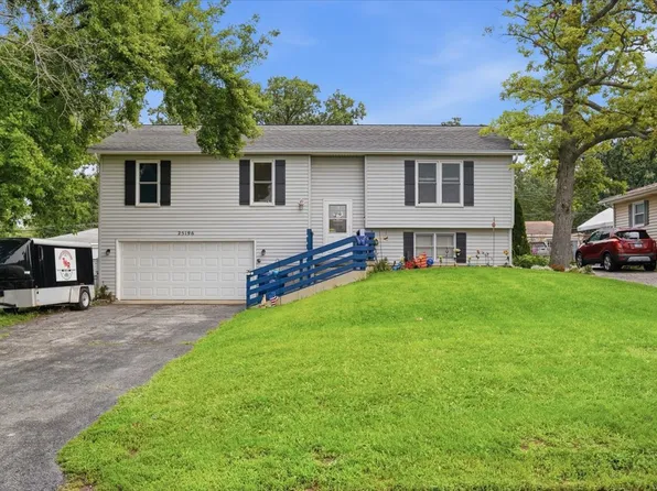 25196 W Monaville Rd, Lake Villa, IL 60046