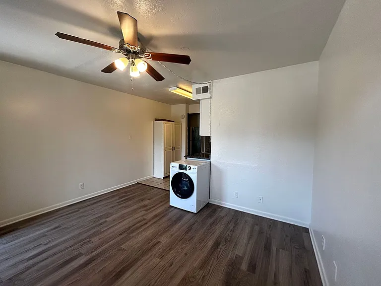 1010 W 23rd St #10 — Photo 5