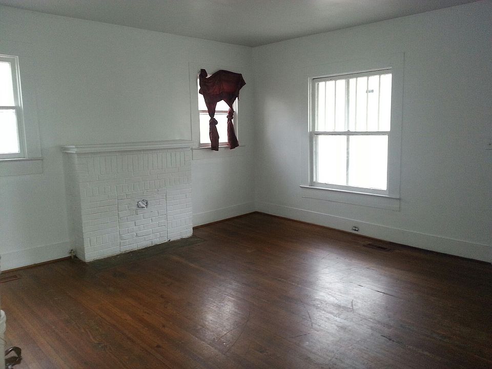 2nd image of 2131 E Lake Blvd