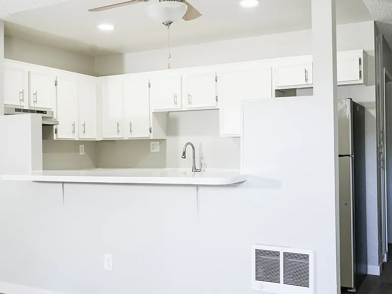 Point Loma Bay Apartments | Coastal Living Near the Beach — Photo 7