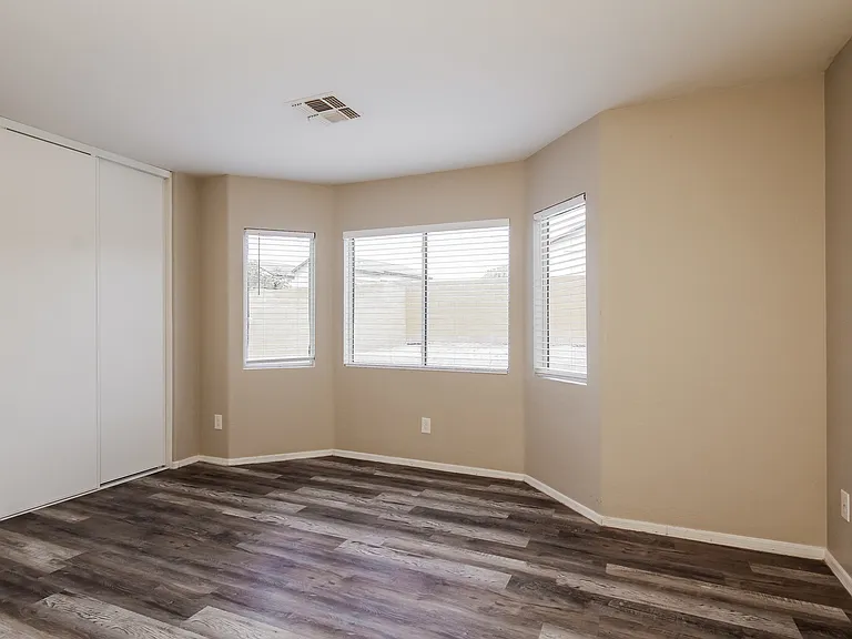 12610 W Myer Ln — Photo 6