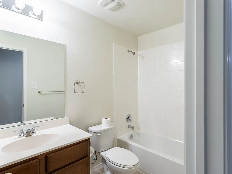 1009 Riverstone Trl — Photo 11
