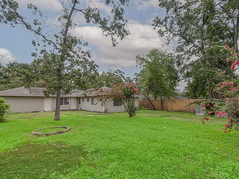 1509 N San Jacinto St — Photo 13