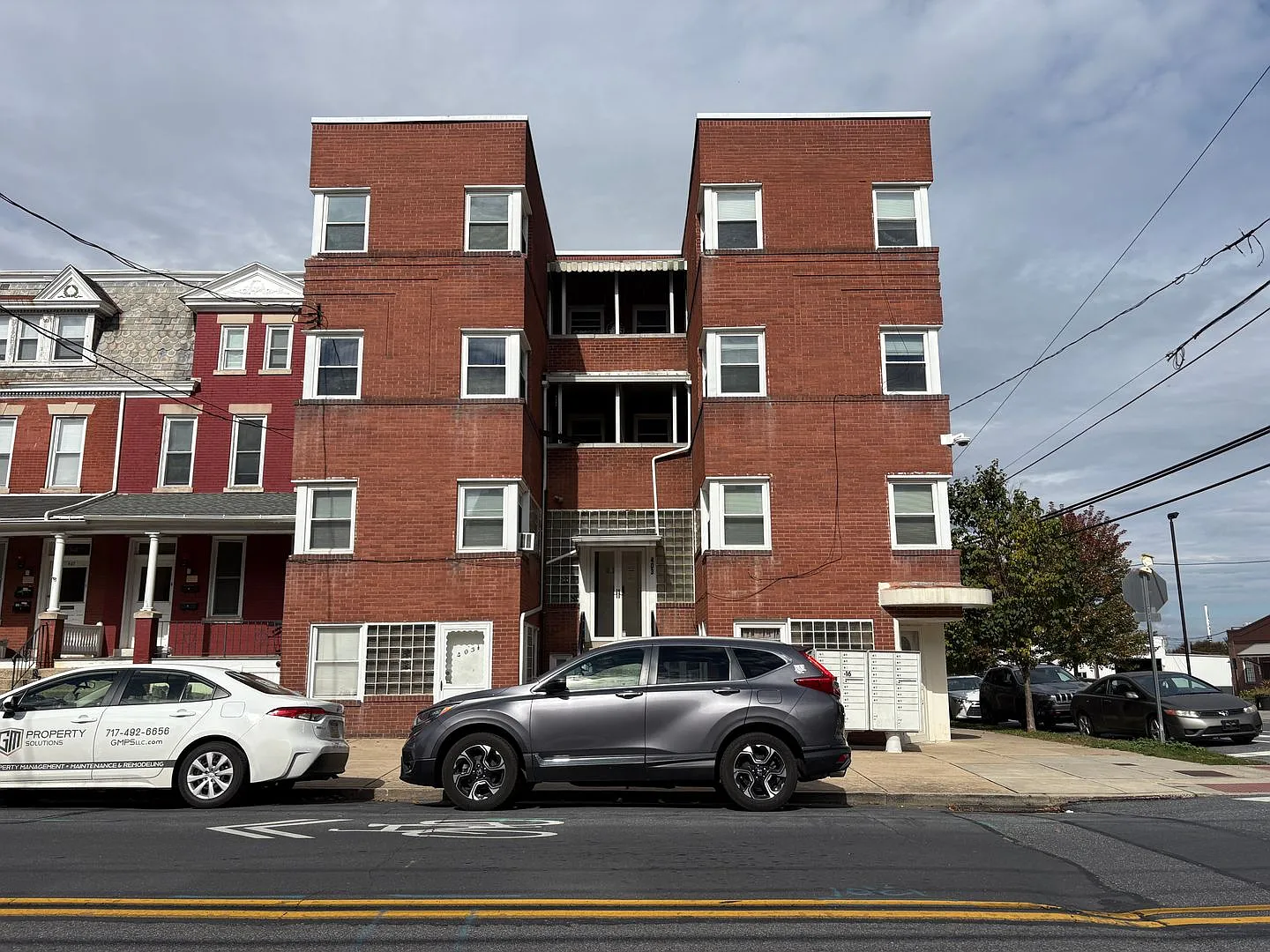403 W James St — Photo 2