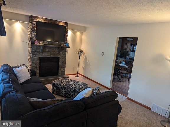 5th image of 1031 Sharon Dr