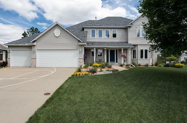 Wonderful 2 story home in desirable Southbridge development located on quiet cul-de-sac. New roof in 2013, concrete driveway and sprinkler system!