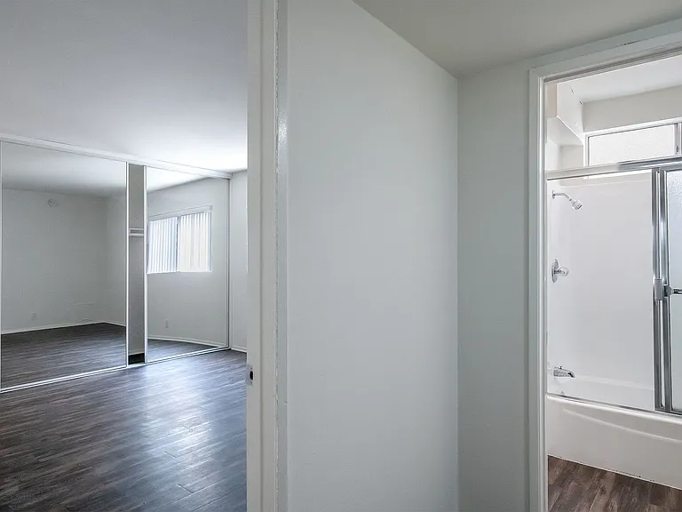 525 N Kenwood St — Photo 9