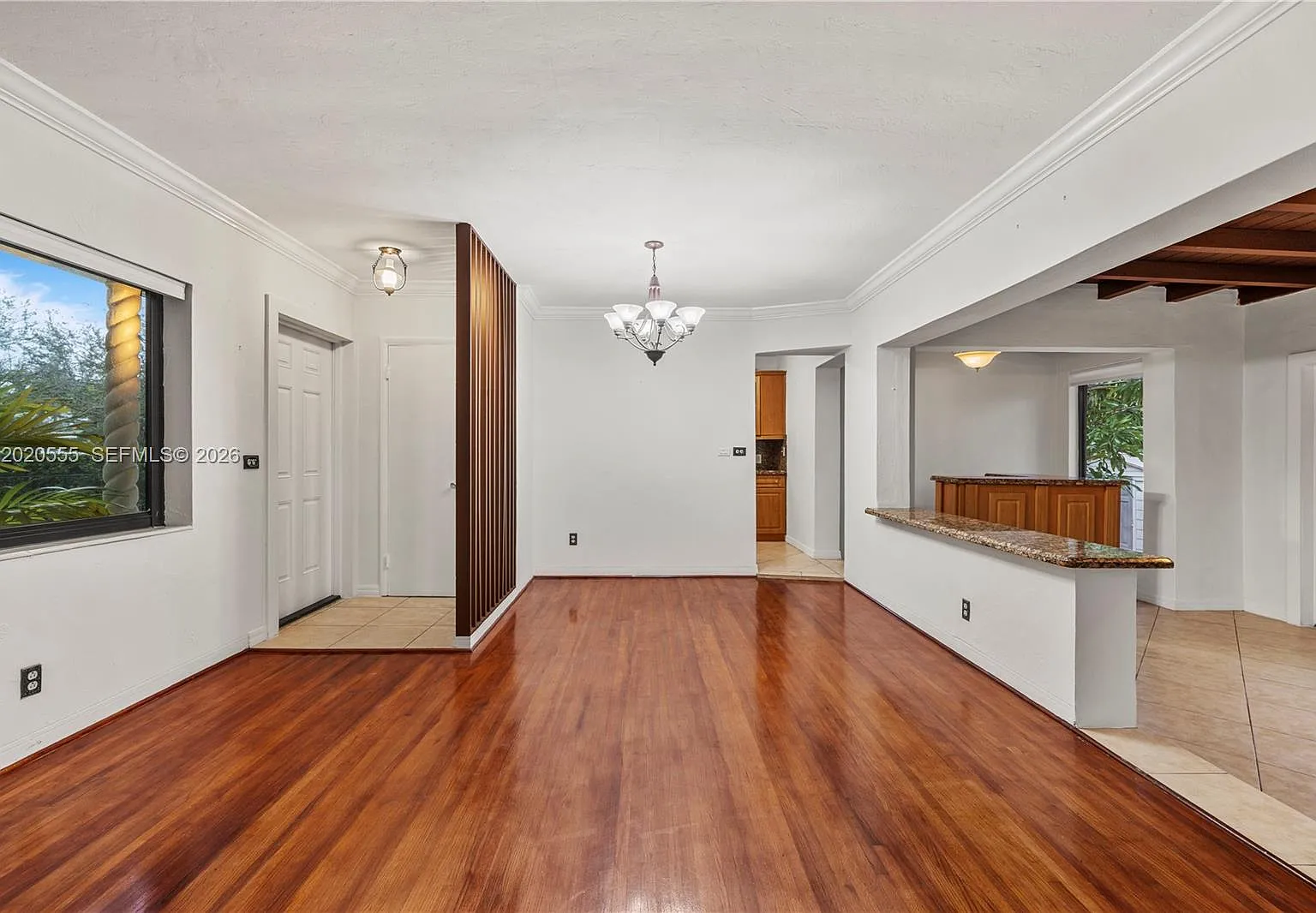 3 bed, 2.0 bath, 1302 sqft, $3,500 — Photo 2