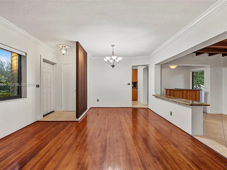 8311 SW 34th Ter — Photo 2