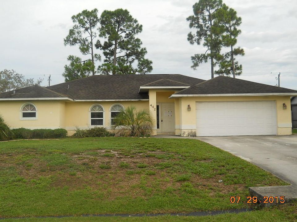 Home For Sale In PORT ST LUCIE SECTION 02