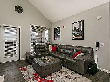 18919 E Warren Cir — Photo 4
