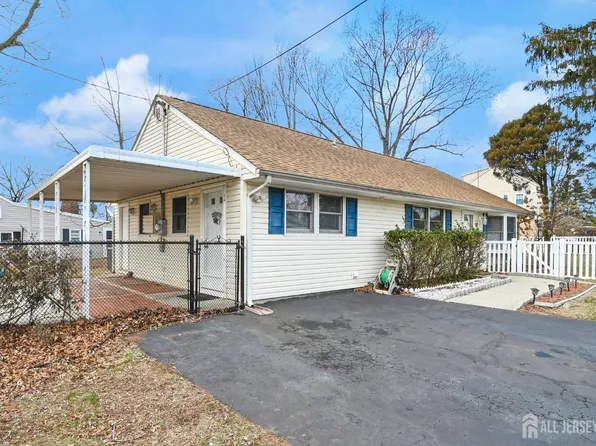 17 Barnett Pl, Piscataway, NJ 08854