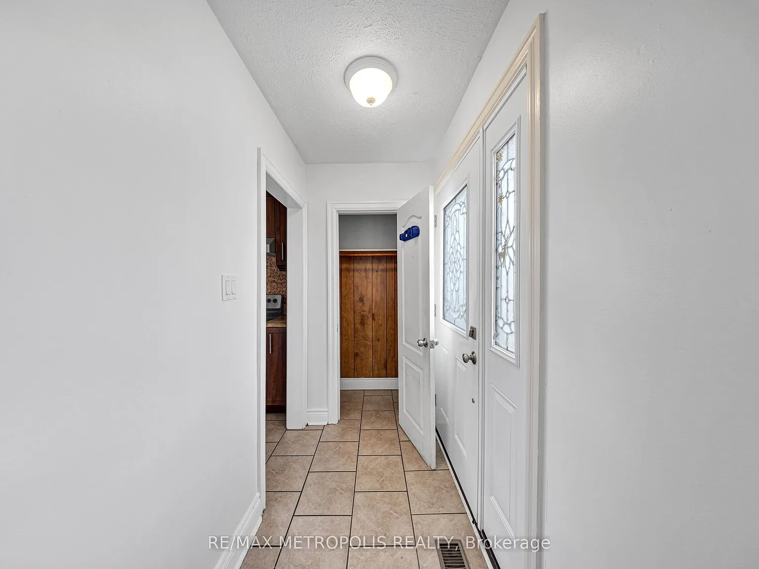4 bed, $2,700 — Photo 4