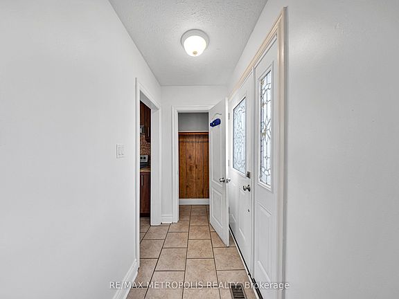 4th image of 147 Vodden St E