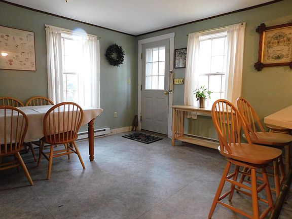 3rd image of 15 Lakeview Drive
