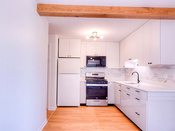 3rd image of 8125 S Roberts Rd APT 3N
