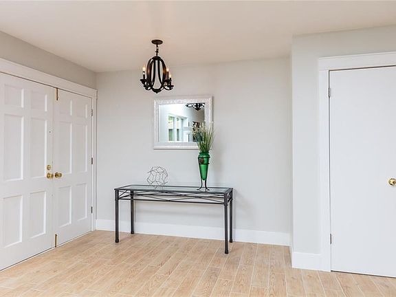 2nd image of 1818 Elm Crest Dr