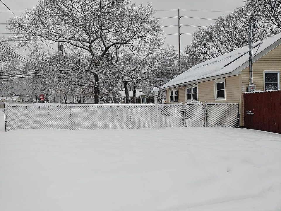 2nd image of 61 Blossom Ave