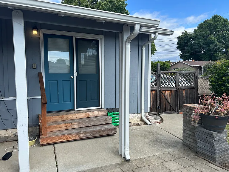 Private Entrance