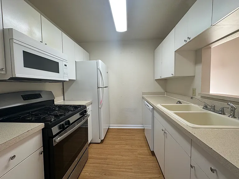 2050 San Marcos Dr SE #214 — Photo 4