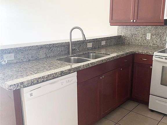 5th image of 1200 NE 105th St APT 36