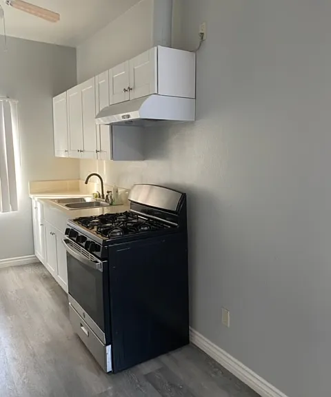 11231 Oxnard St #16 — Photo 1
