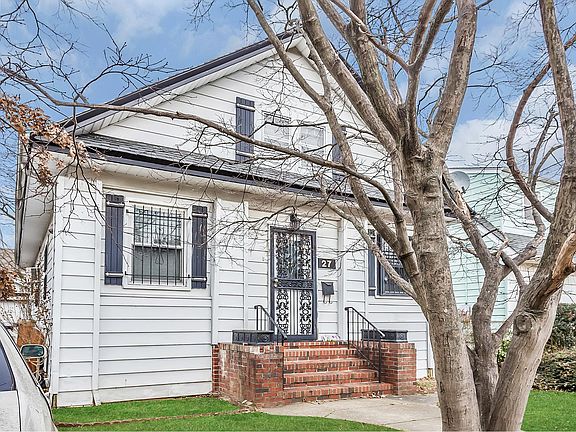 3rd image of 27 Harts Ave