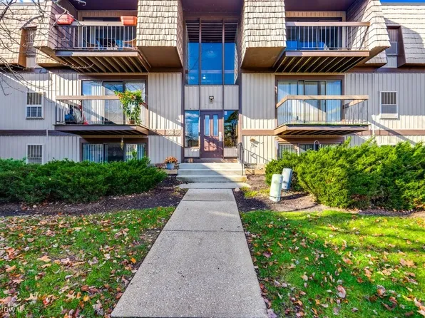 9830 Sunrise Blvd Unit S16, North Royalton, OH 44133