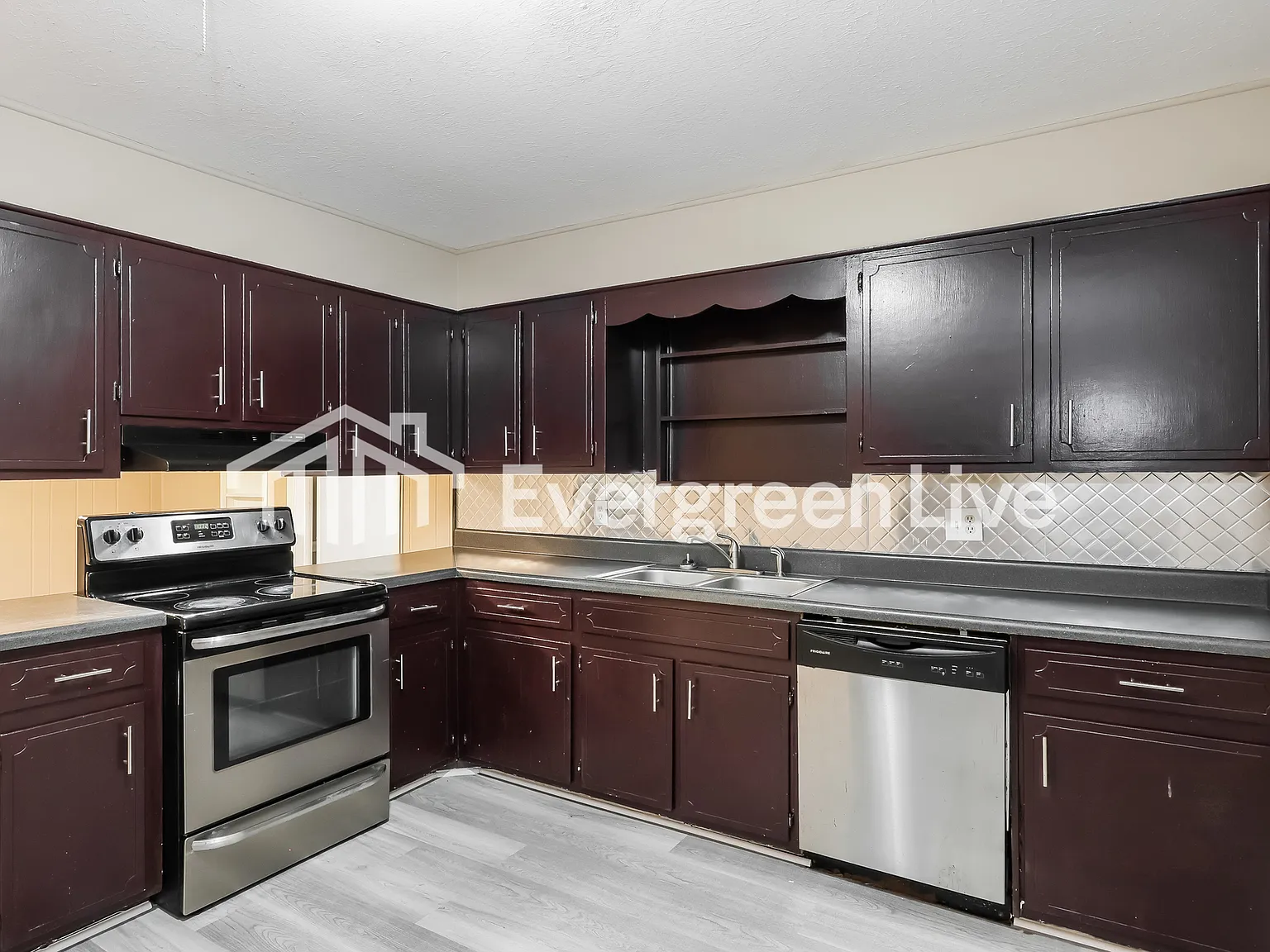 4 bed, 3.0 bath, 2212 sqft, $1,445 — Photo 3