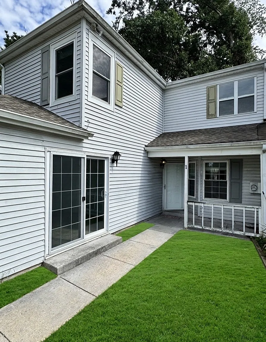 3 bed, 1.5 bath, 1528 sqft, $2,700 — Photo 2
